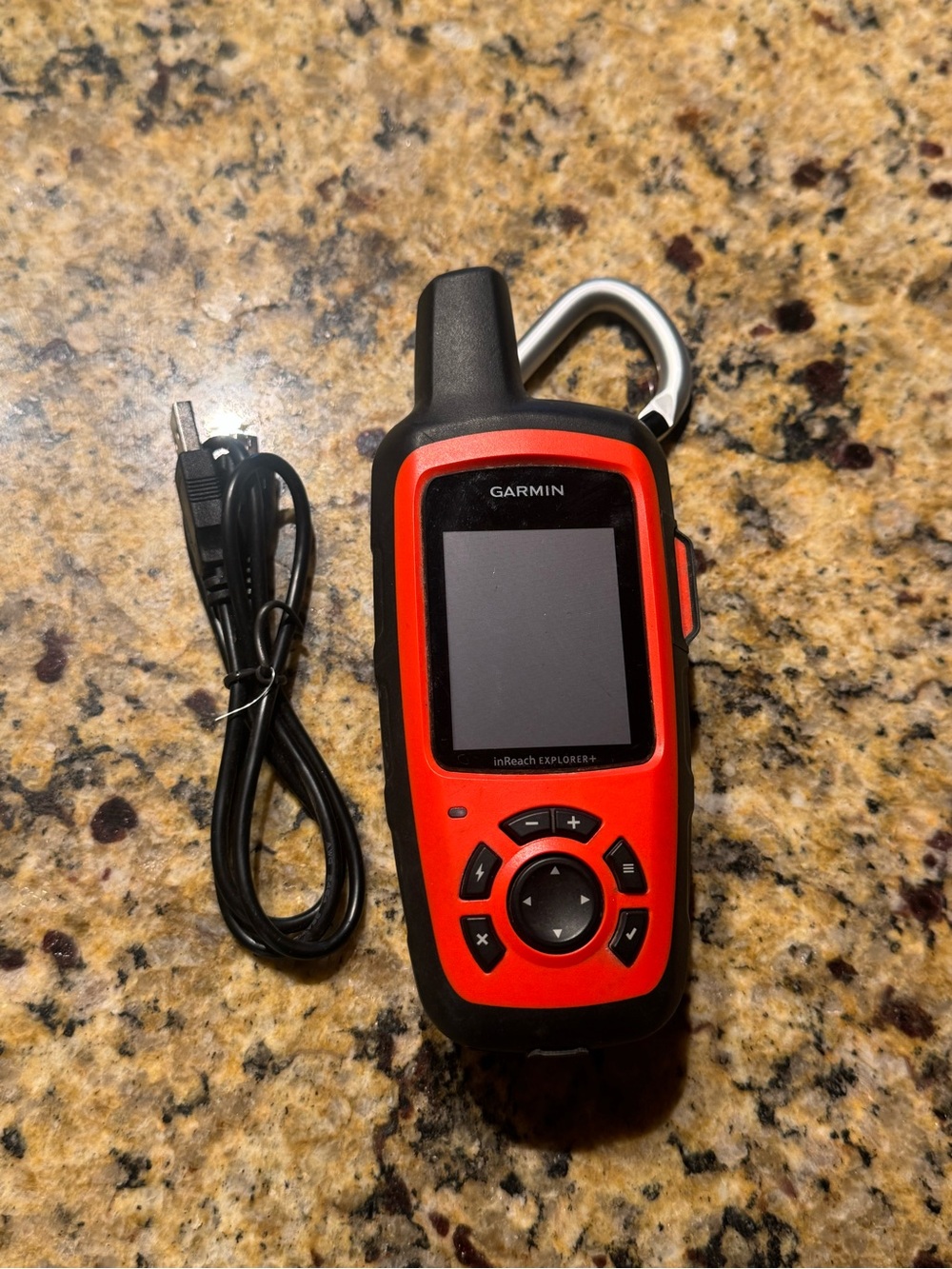 garmin handheld satellite communicator with carabiner